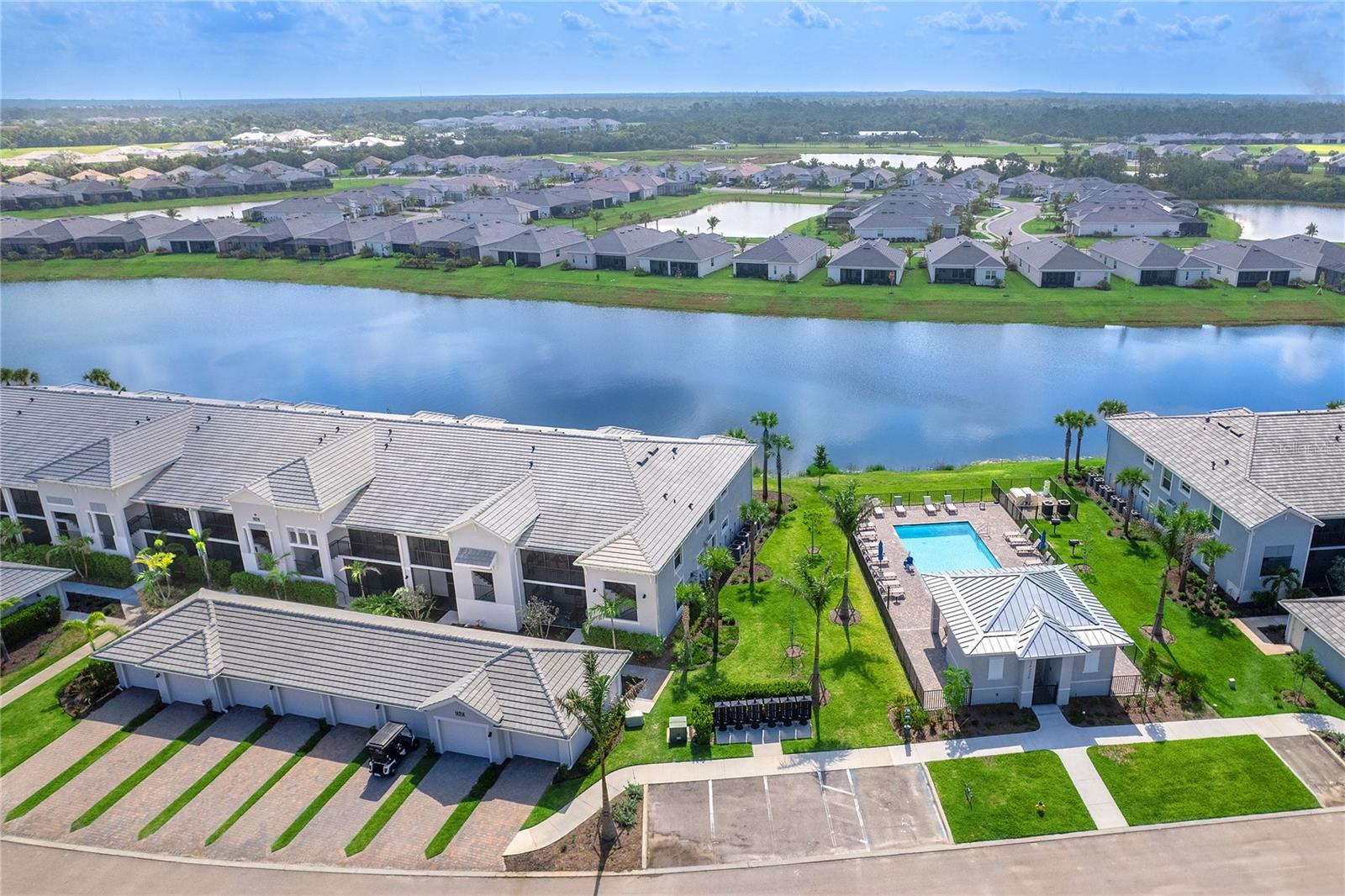 Image 4 of 89 For 14214 Heritage Landing Boulevard 817