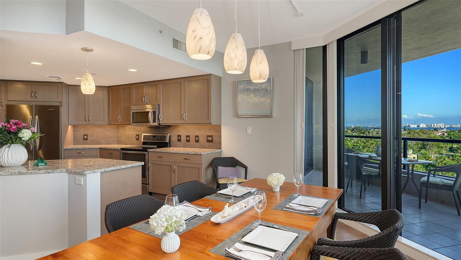 Image 12 of 39 For 1211 Gulf Of Mexico Drive 408