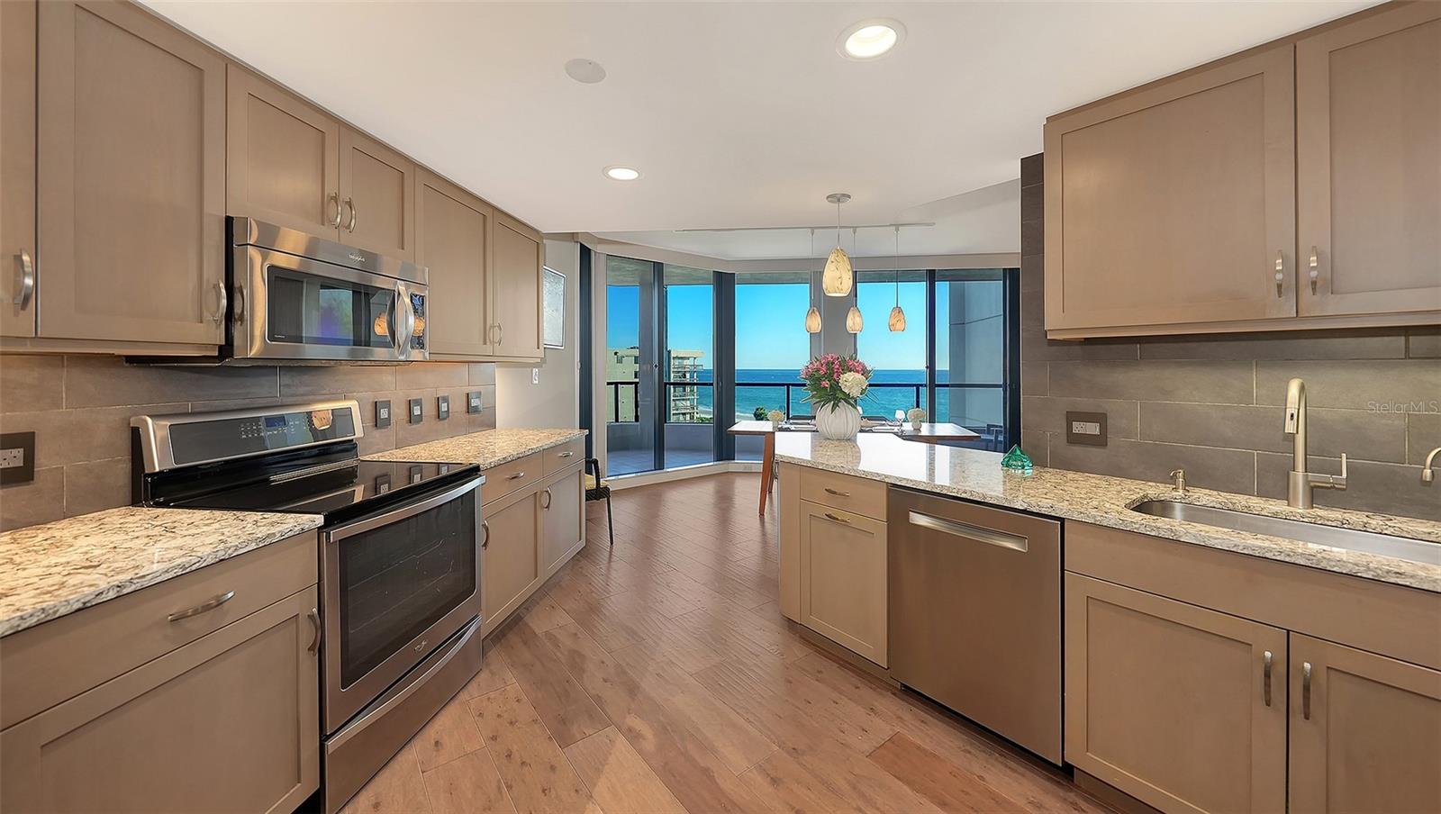 Image 13 of 39 For 1211 Gulf Of Mexico Drive 408