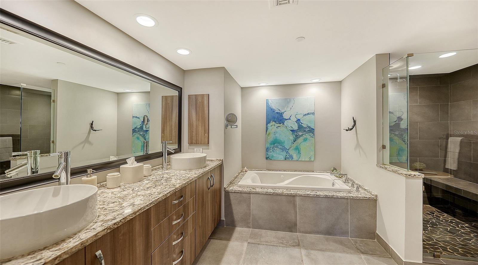 Image 17 of 39 For 1211 Gulf Of Mexico Drive 408