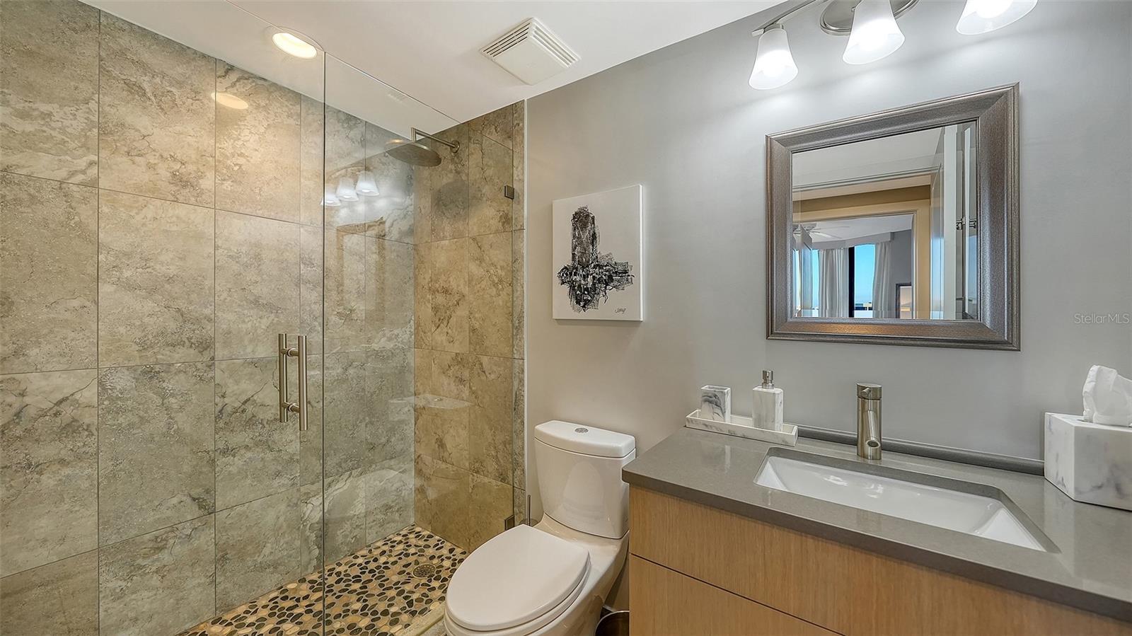 Image 21 of 39 For 1211 Gulf Of Mexico Drive 408