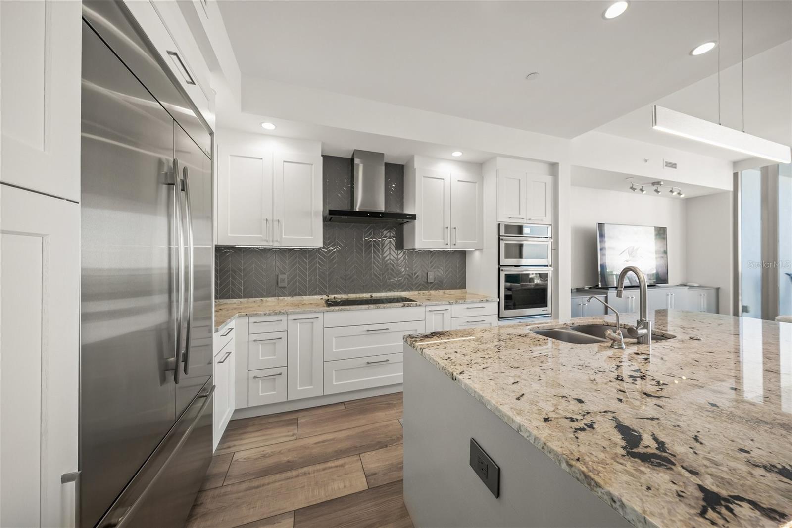 Image 10 of 94 For 1155 Gulfstream Avenue 1006