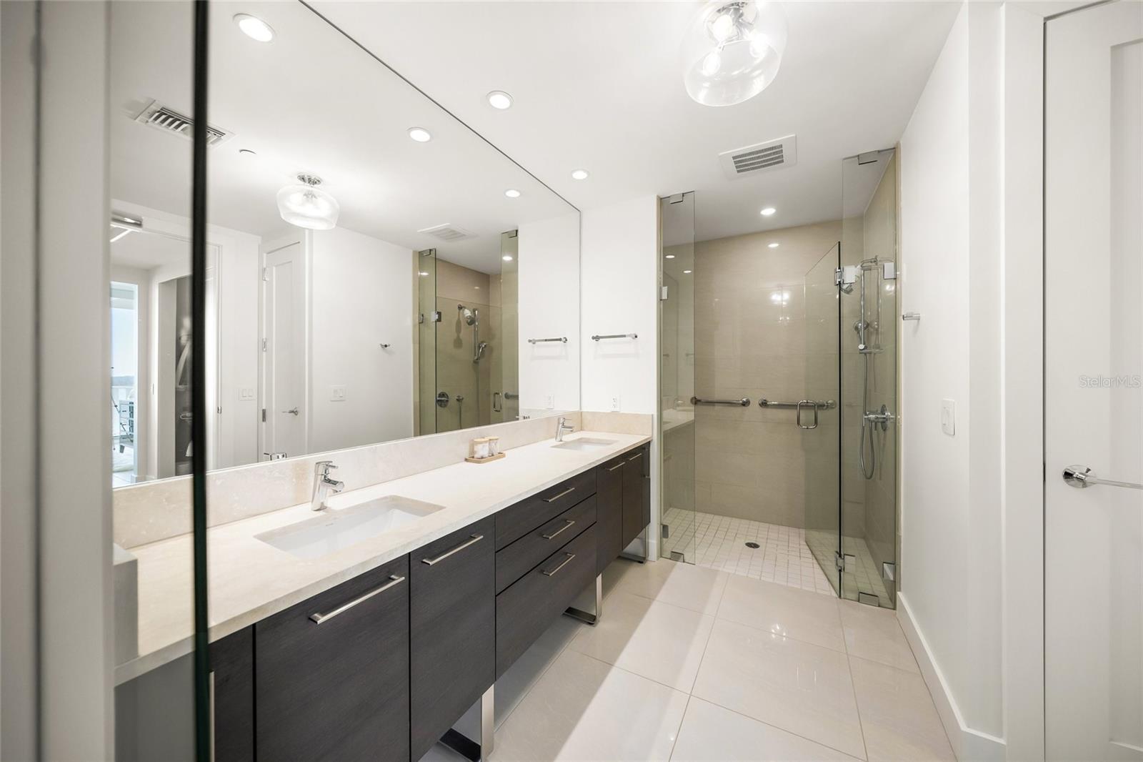 Image 41 of 94 For 1155 Gulfstream Avenue 1006