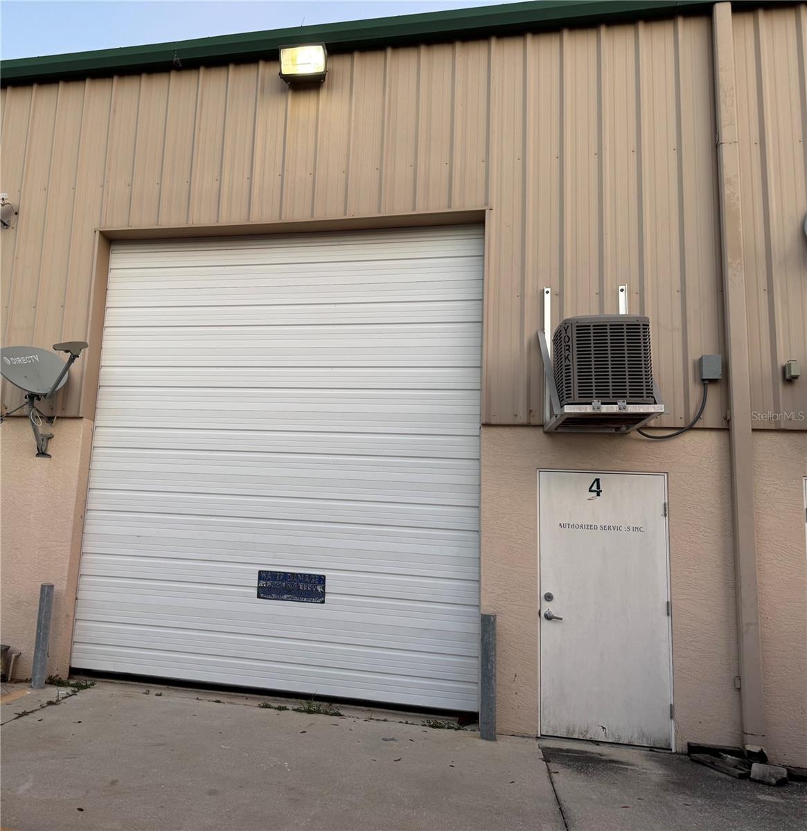 Image 4 of 33 For 121 Triple Diamond Boulevard 4