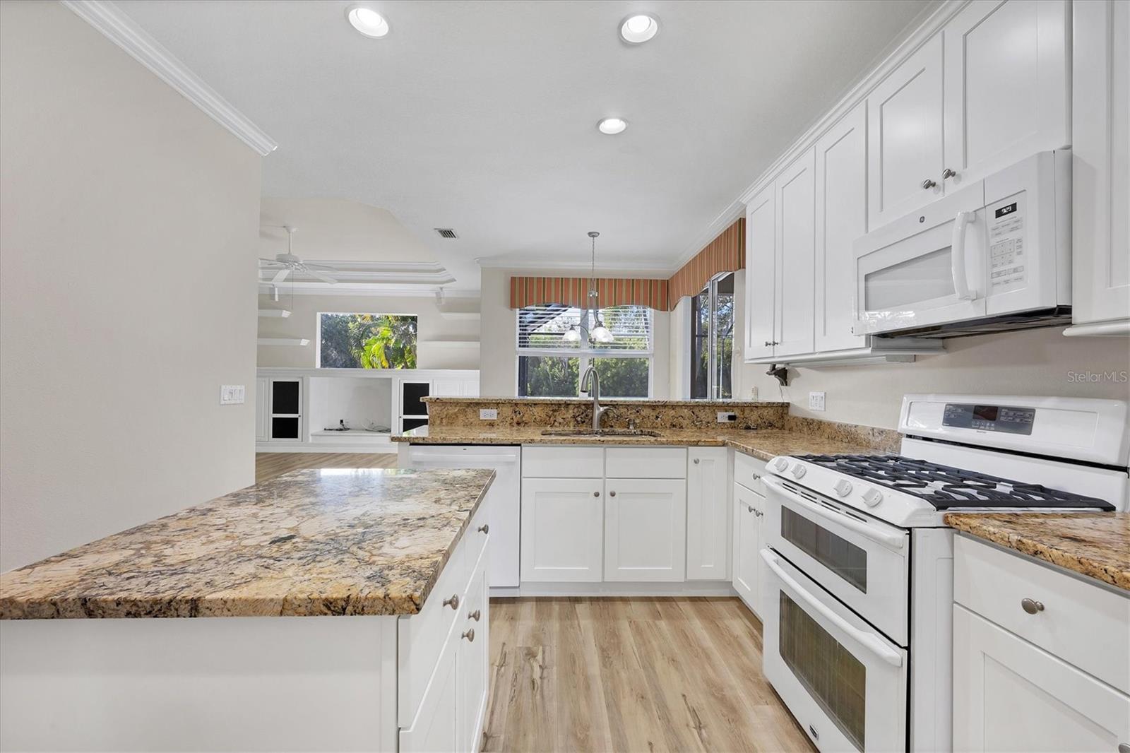 Image 10 of 47 For 9014 Beacon Manor Terrace