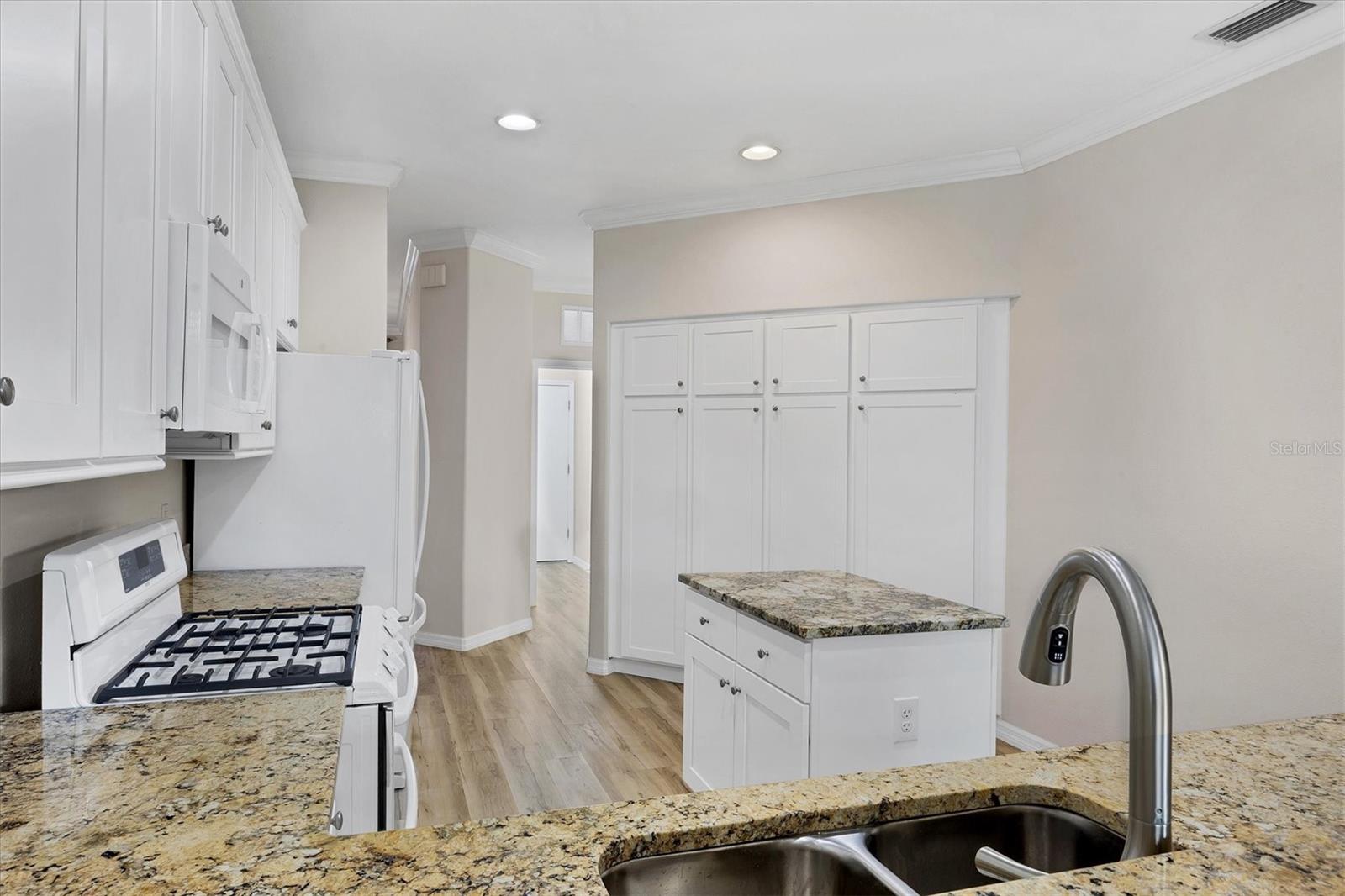 Image 11 of 47 For 9014 Beacon Manor Terrace