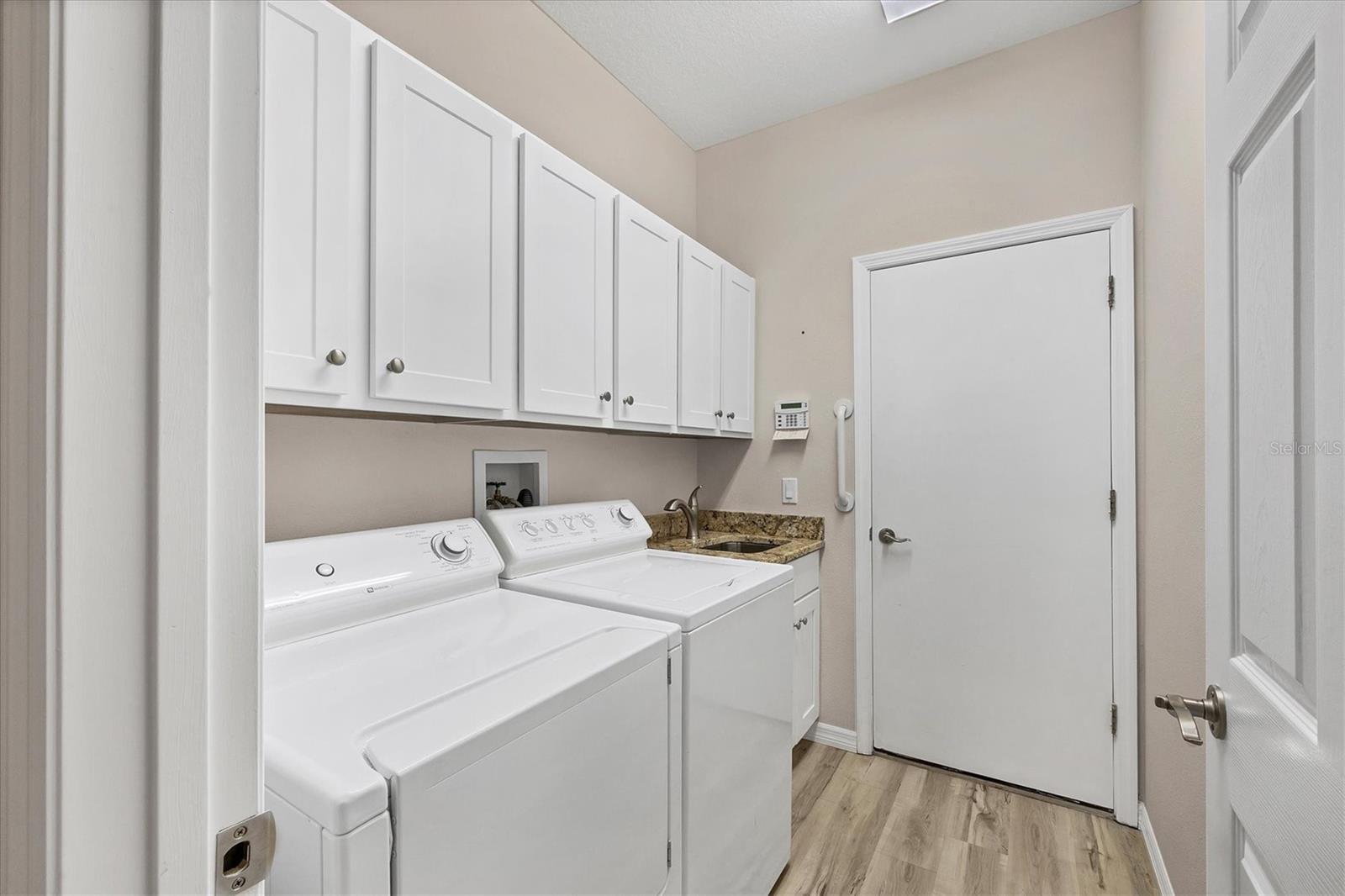 Image 21 of 47 For 9014 Beacon Manor Terrace