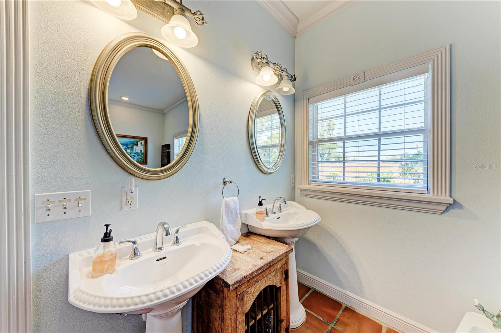 Image 34 of 56 For 4003 5th Avenue