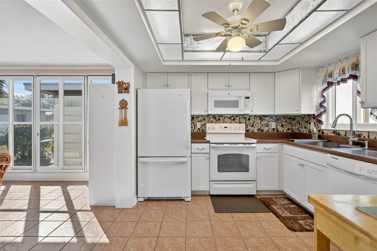 Image 12 of 42 For 14 Strathmore Boulevard 14