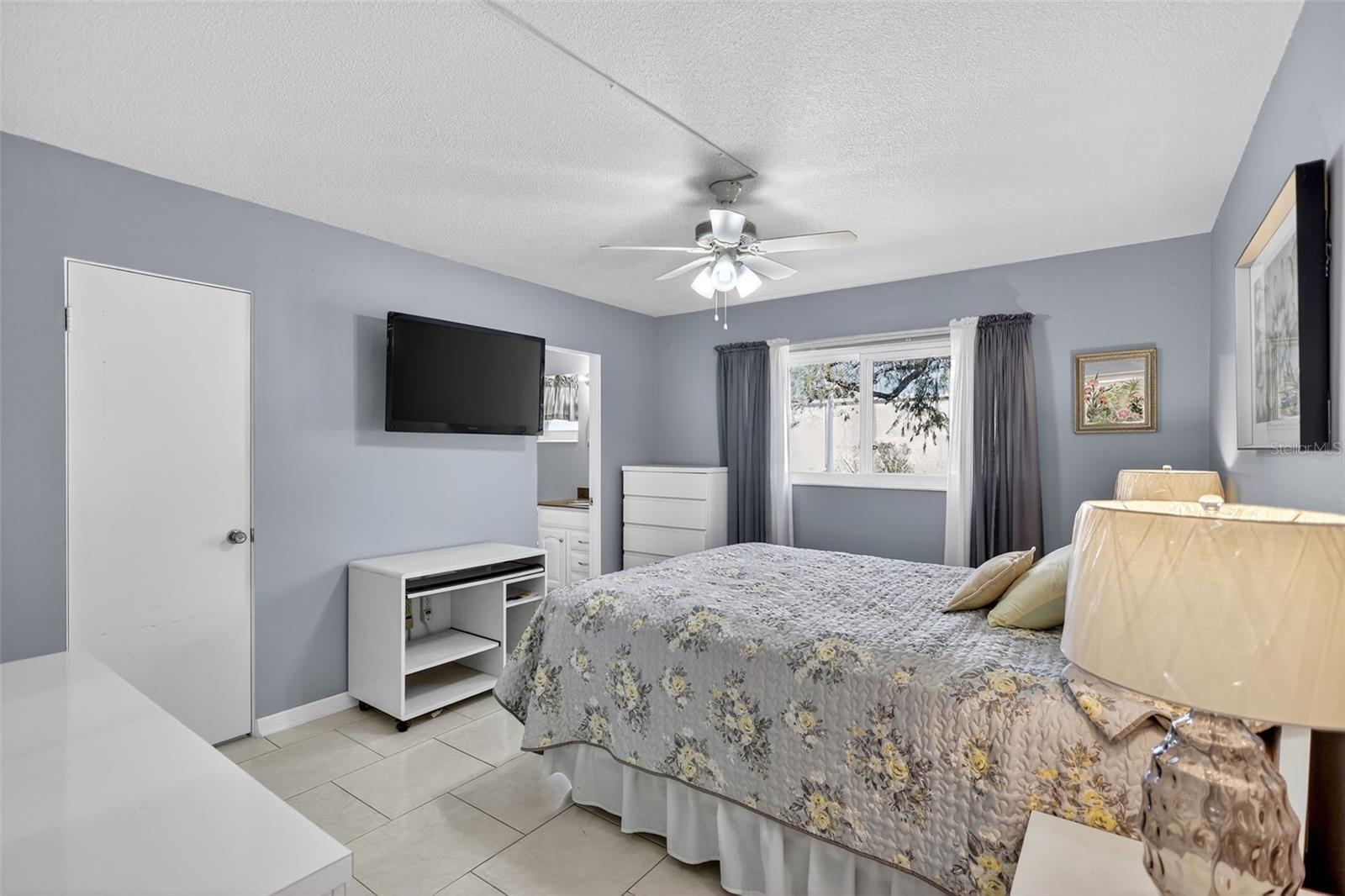 Image 17 of 42 For 14 Strathmore Boulevard 14