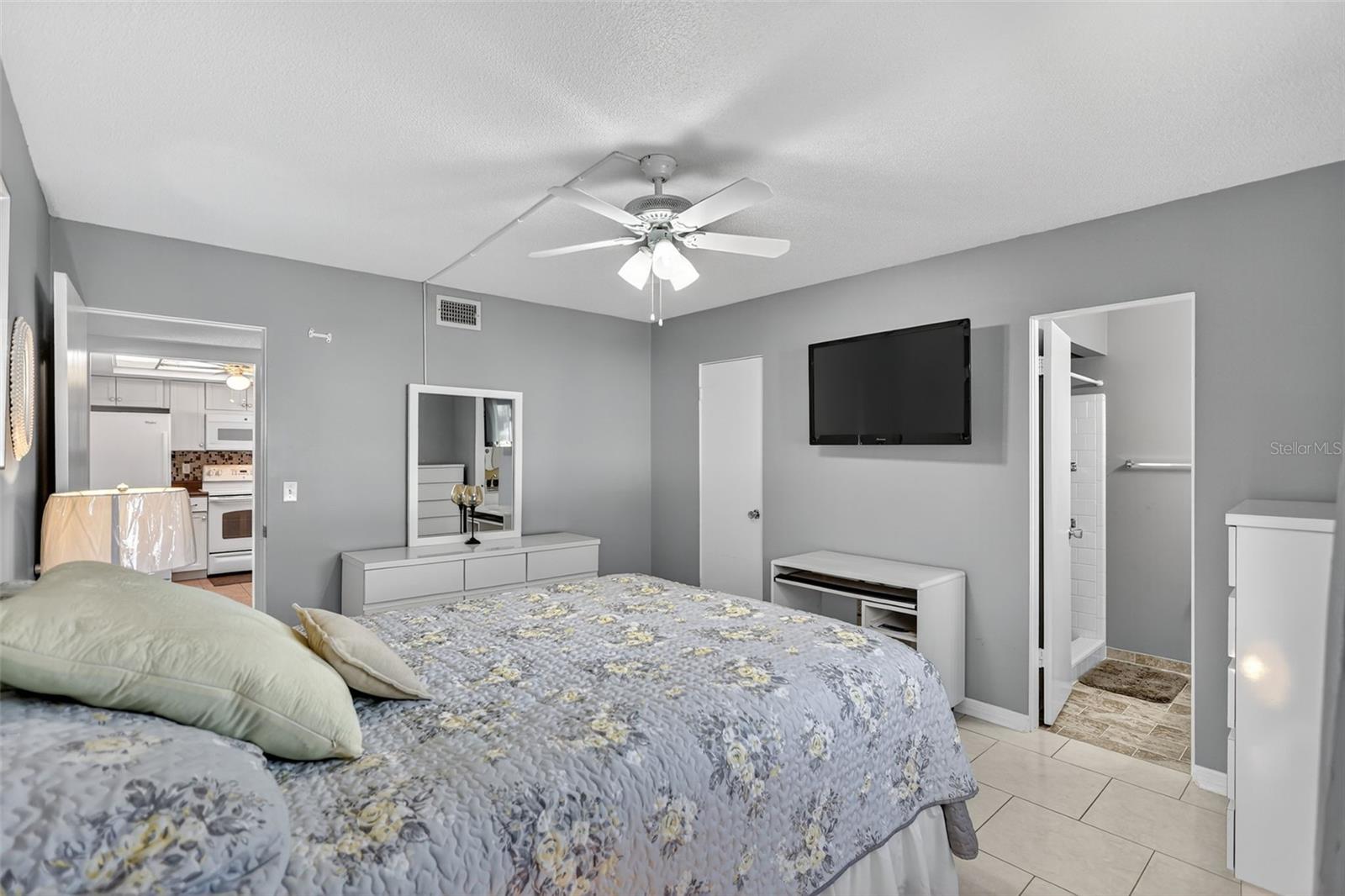 Image 18 of 42 For 14 Strathmore Boulevard 14