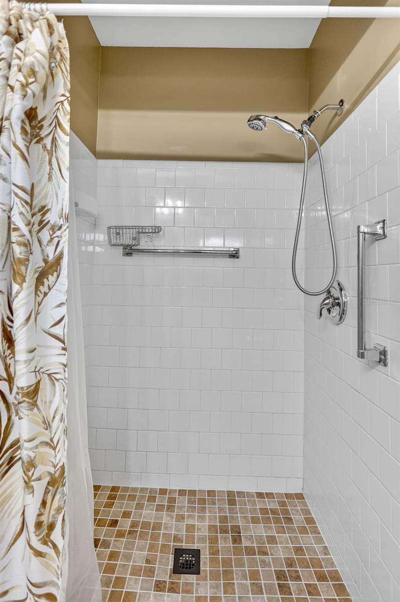 Image 21 of 42 For 14 Strathmore Boulevard 14