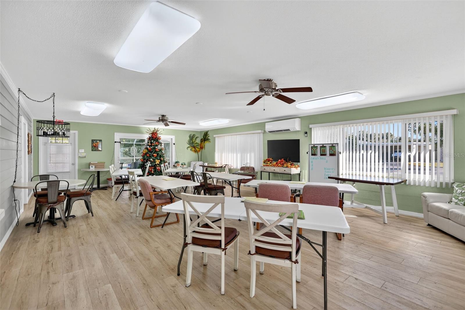 Image 35 of 42 For 14 Strathmore Boulevard 14