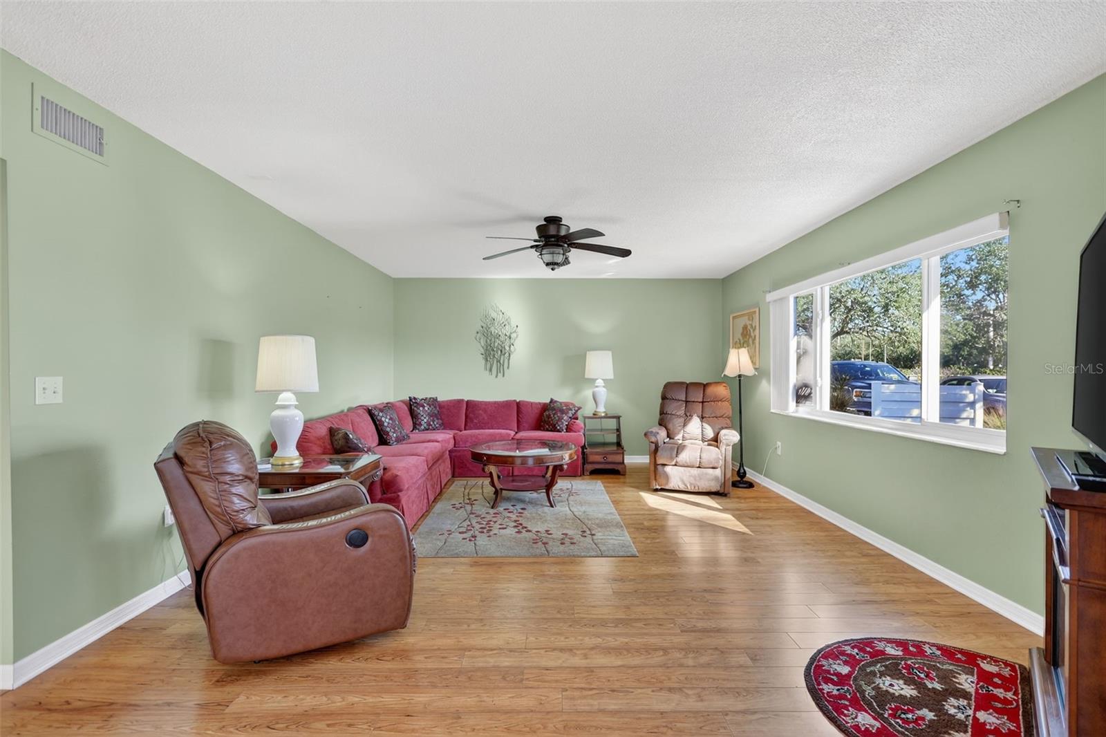 Image 6 of 42 For 14 Strathmore Boulevard 14