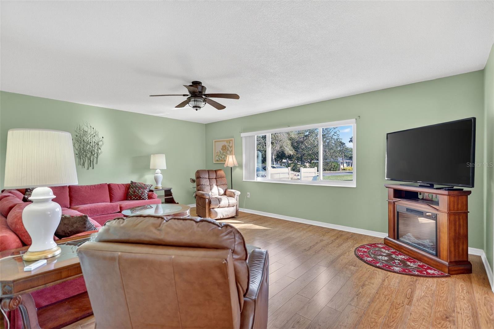 Image 8 of 42 For 14 Strathmore Boulevard 14