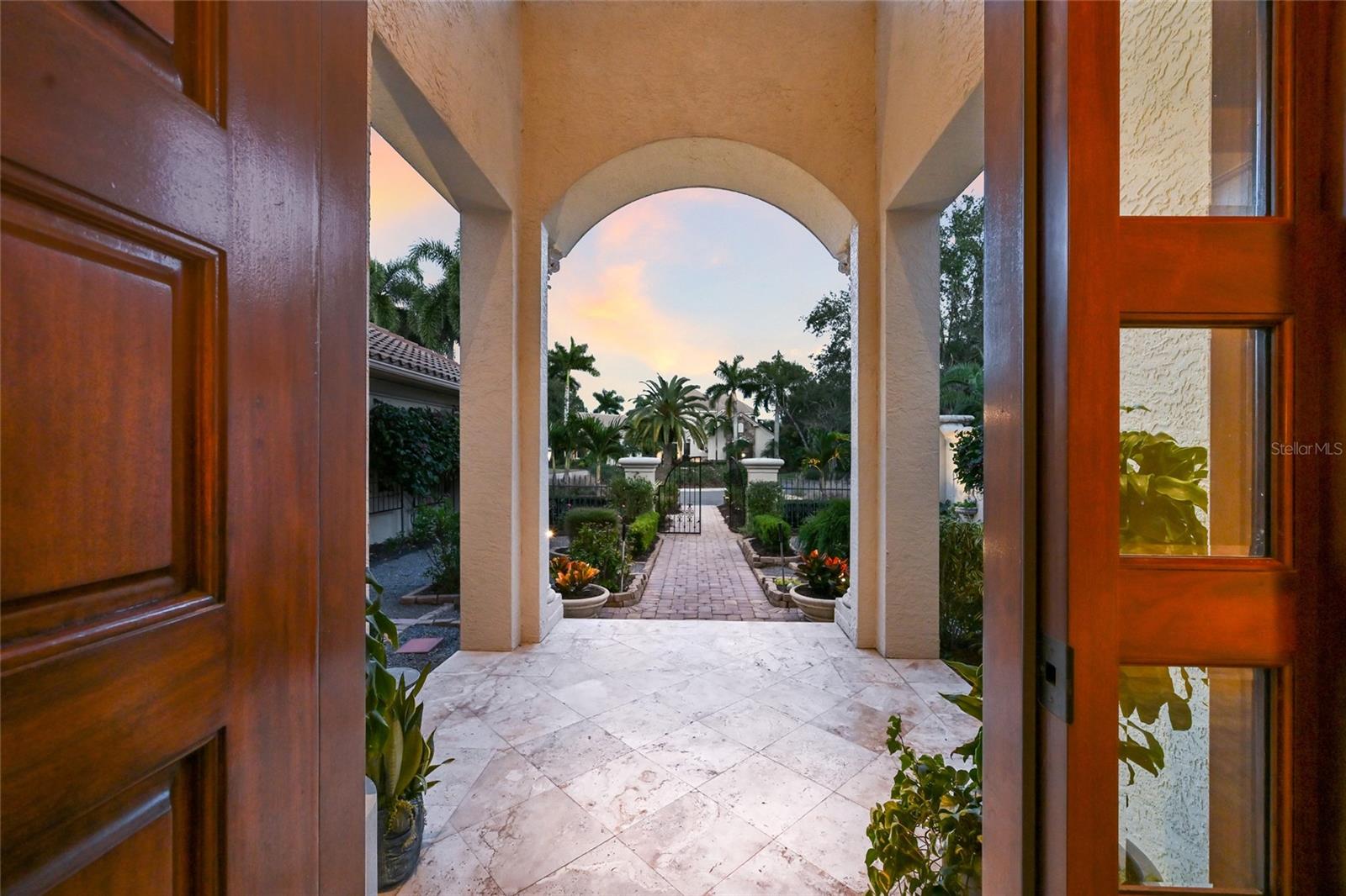 Image 5 of 75 For 7216 Pasadena Glen