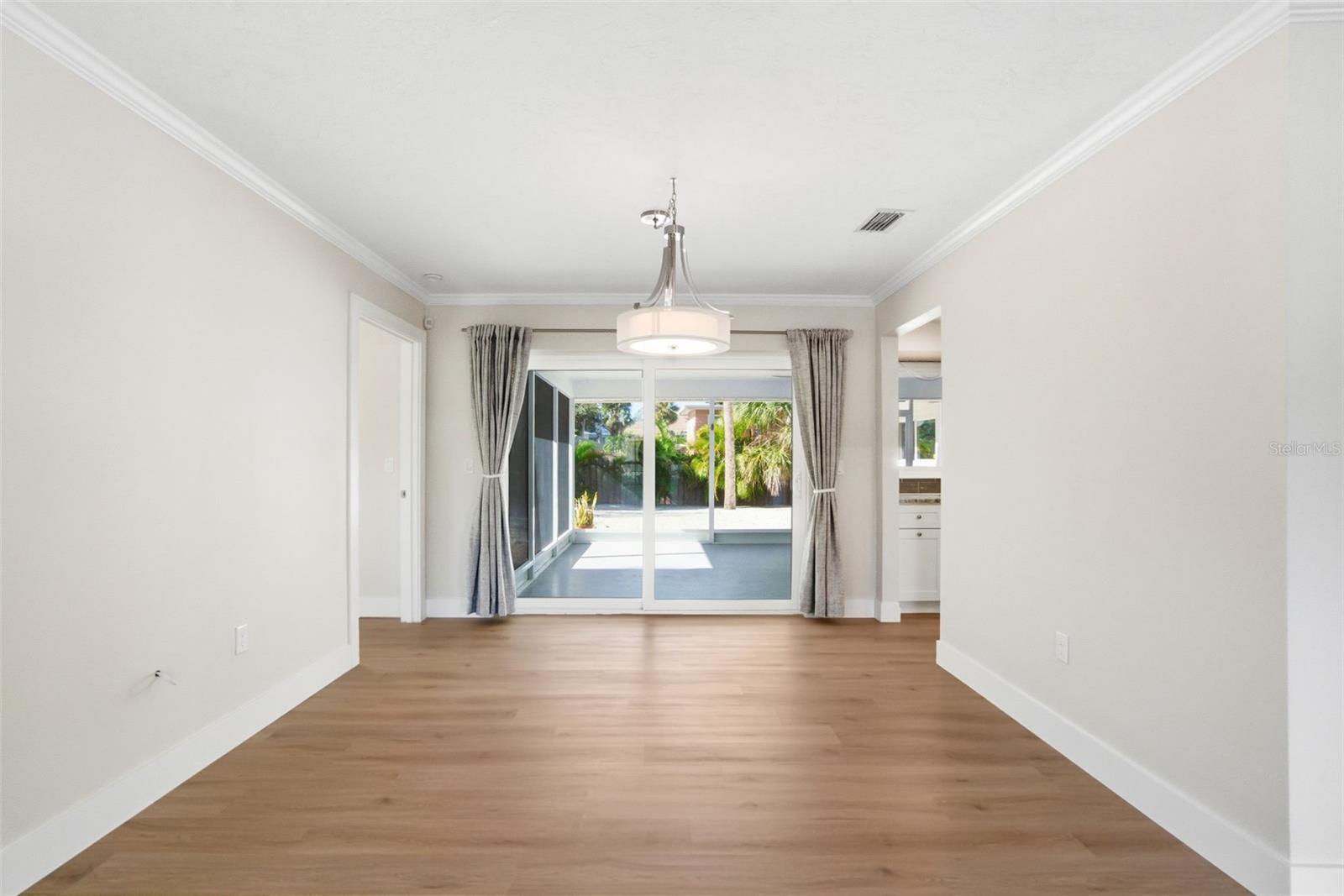 Image 12 of 69 For 630 Venice Lane