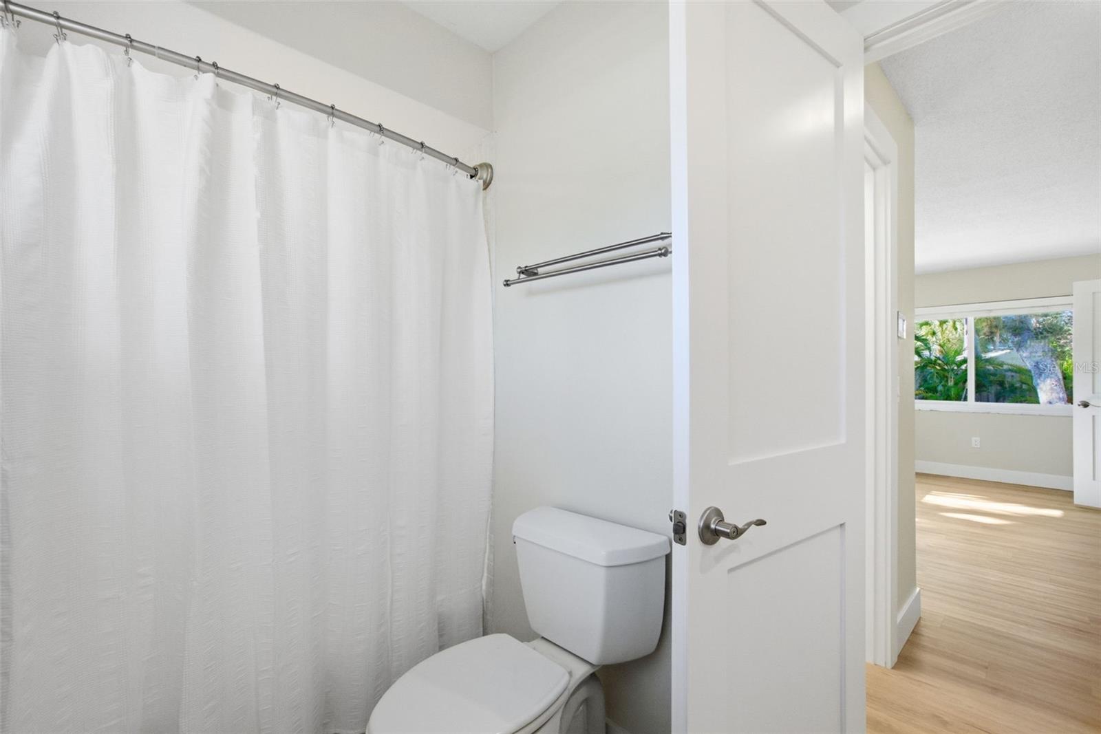 Image 18 of 69 For 630 Venice Lane