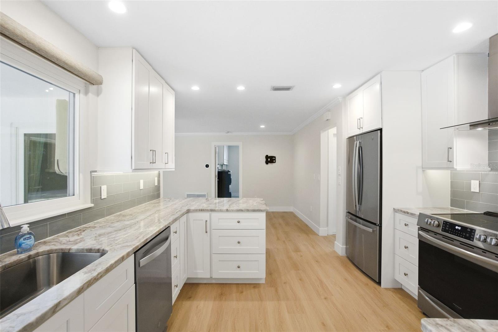 Image 19 of 69 For 630 Venice Lane