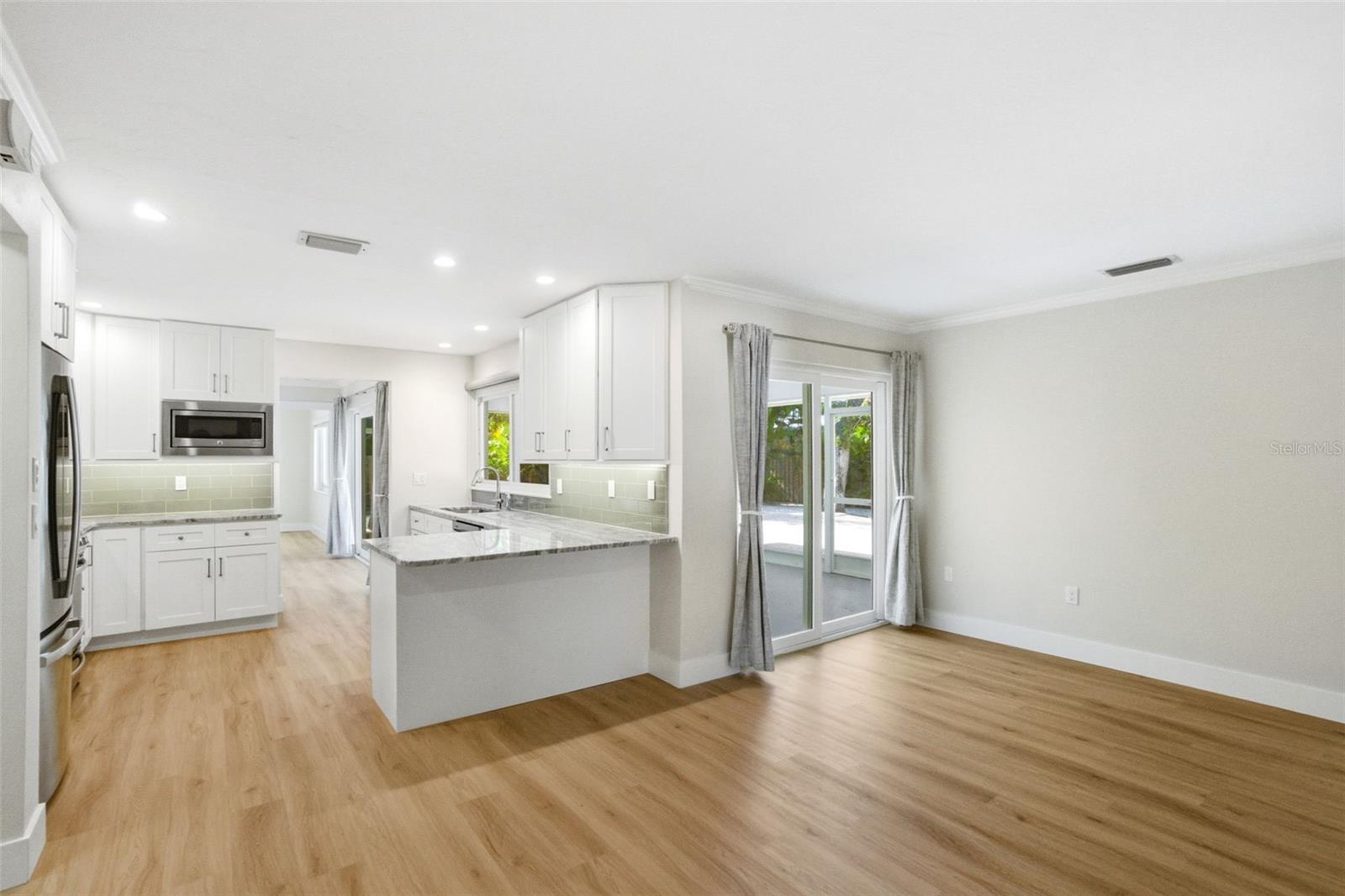 Image 23 of 69 For 630 Venice Lane