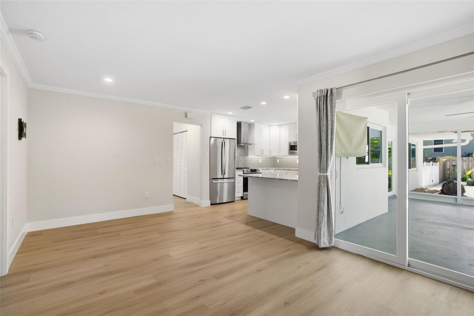 Image 25 of 69 For 630 Venice Lane