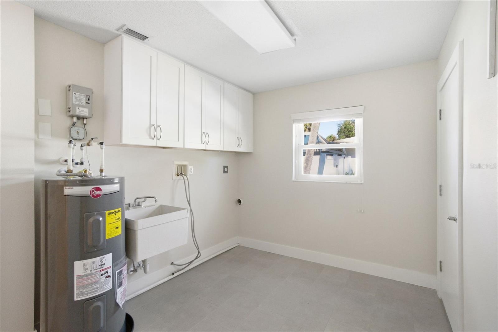 Image 36 of 69 For 630 Venice Lane