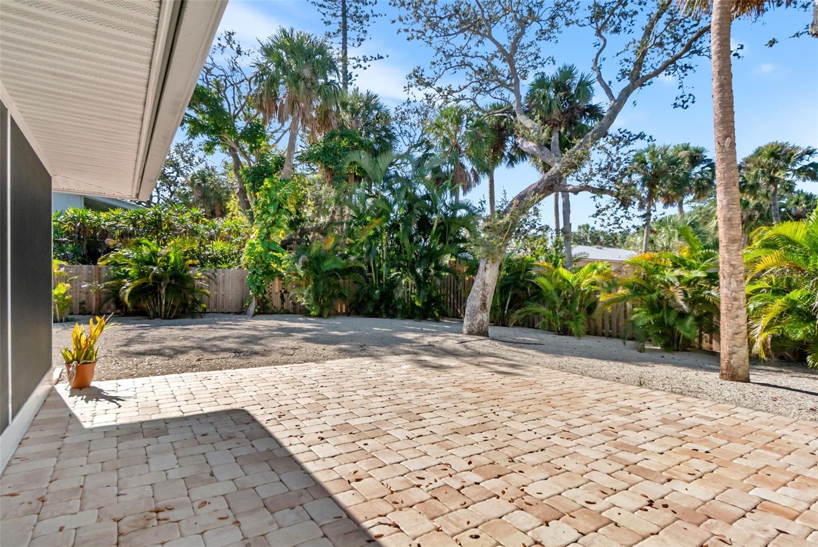 Image 42 of 69 For 630 Venice Lane