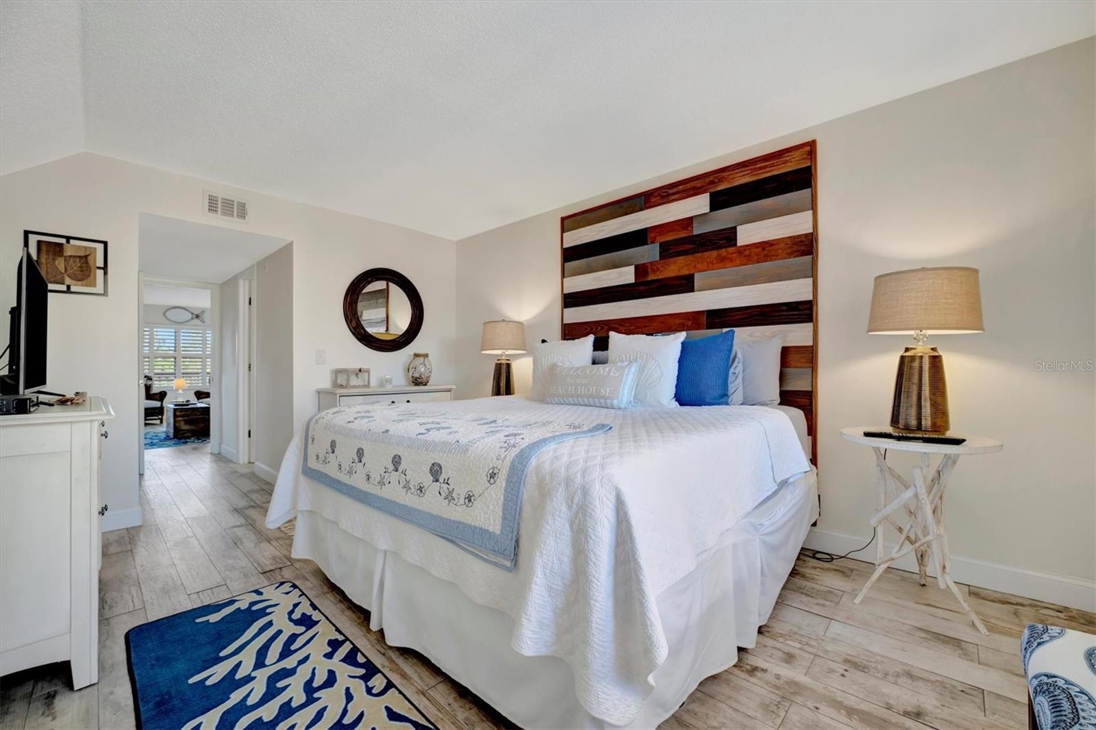 Image 20 of 33 For 625 30th Avenue W G408