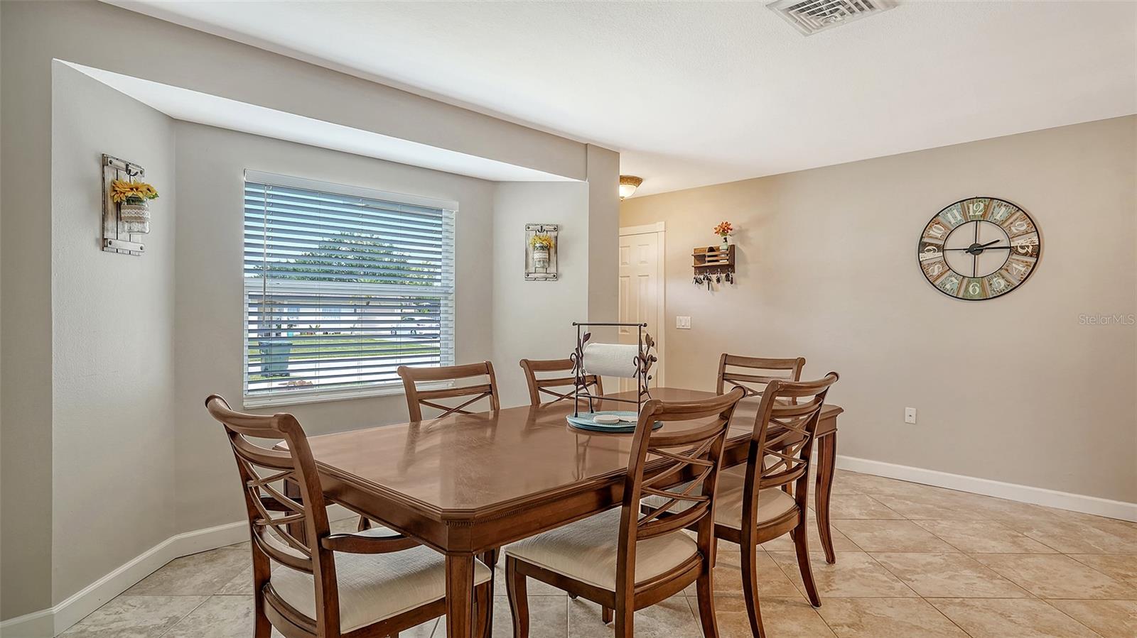 Image 4 of 33 For 4728 Brooksdale Drive