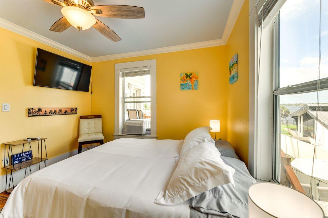 Image 15 of 84 For 1416 Rosslyn Drive