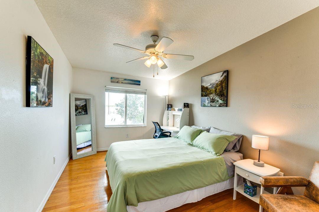 Image 19 of 84 For 1416 Rosslyn Drive