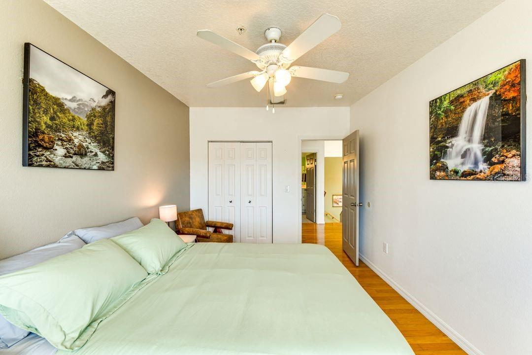 Image 21 of 84 For 1416 Rosslyn Drive