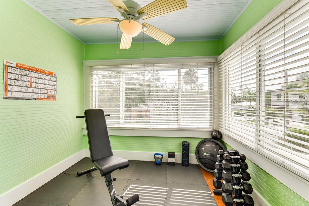 Image 22 of 84 For 1416 Rosslyn Drive