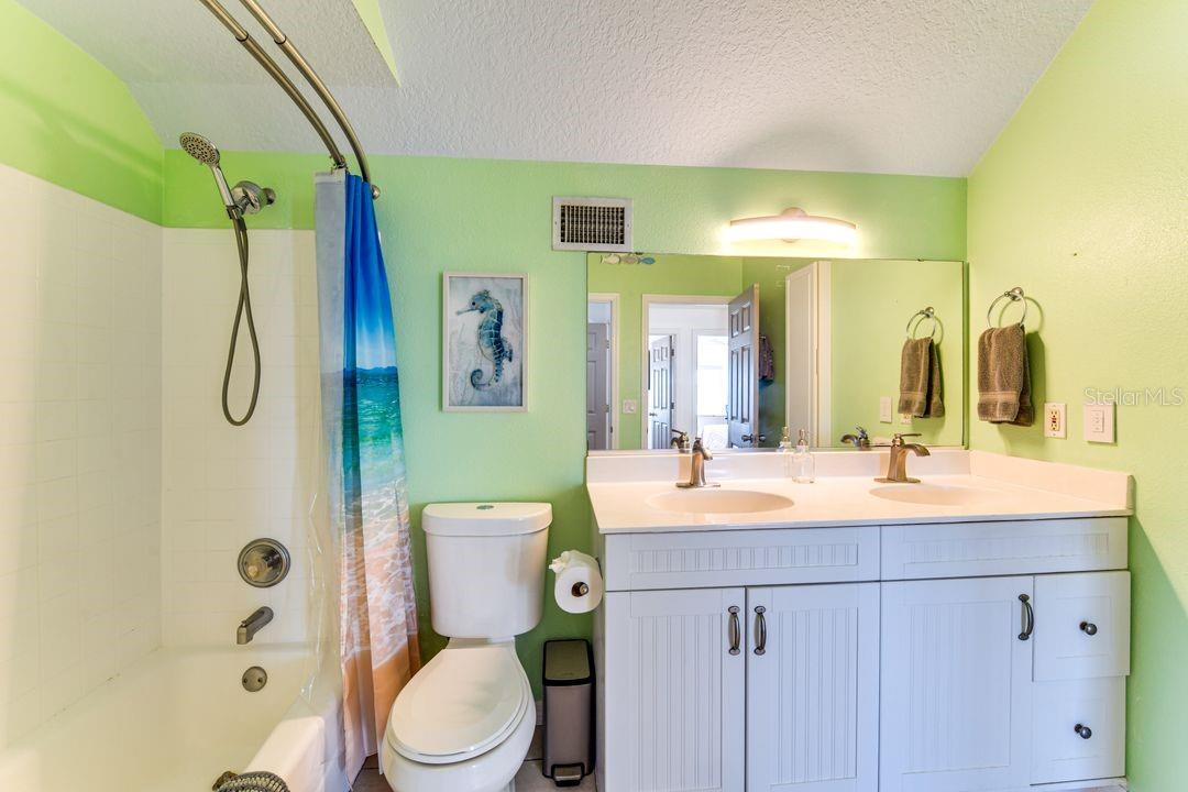 Image 25 of 84 For 1416 Rosslyn Drive