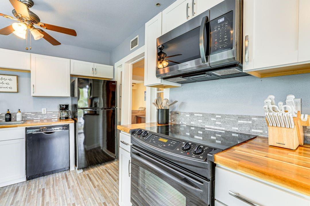 Image 36 of 84 For 1416 Rosslyn Drive