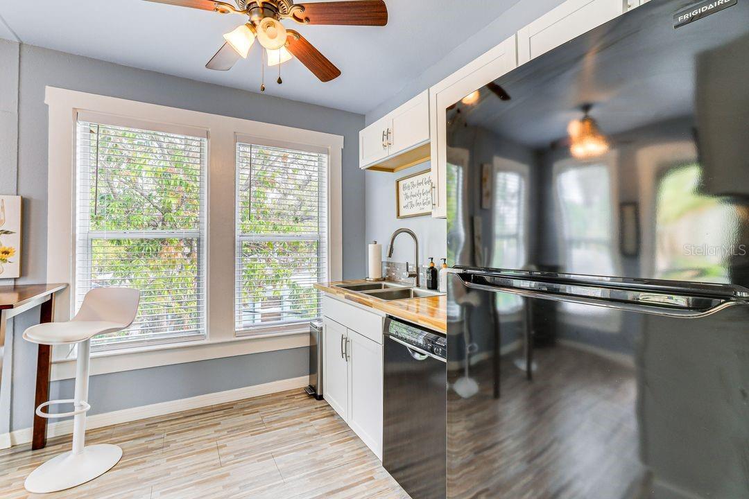 Image 37 of 84 For 1416 Rosslyn Drive