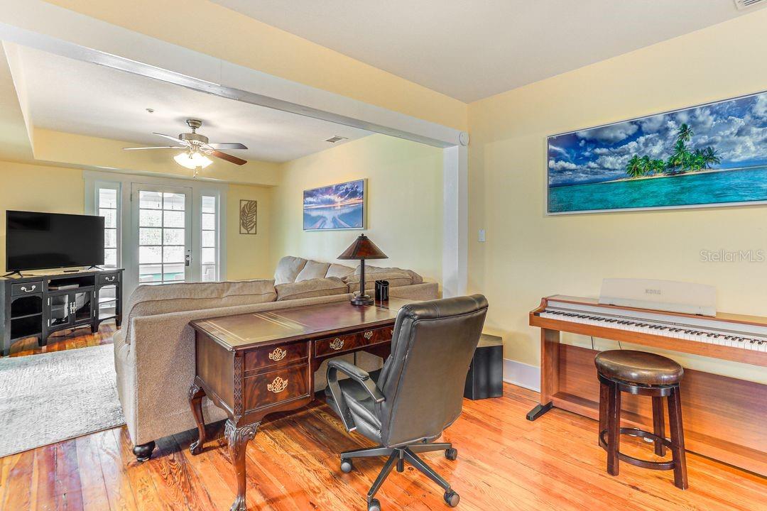 Image 39 of 84 For 1416 Rosslyn Drive