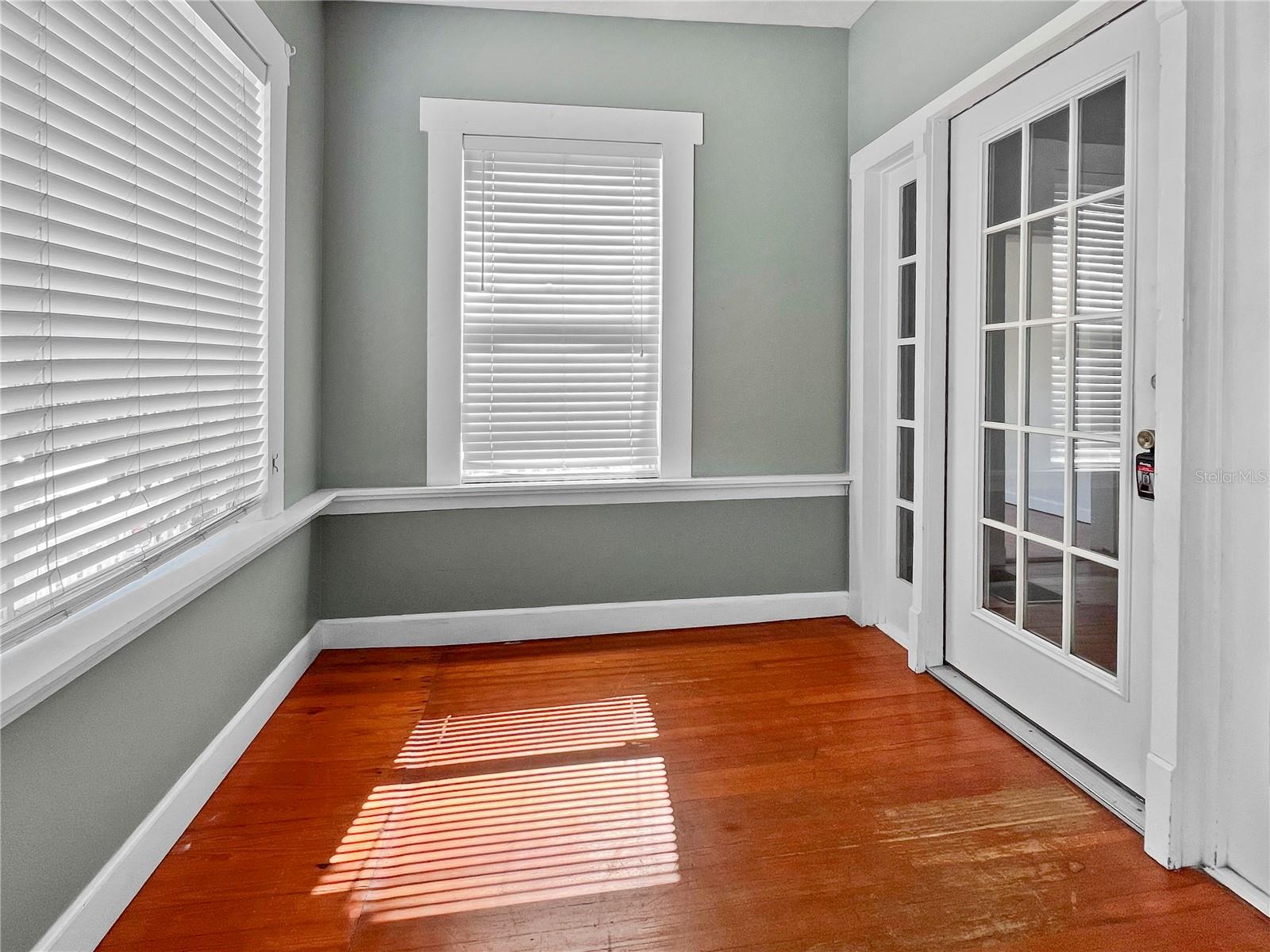 Image 51 of 84 For 1416 Rosslyn Drive