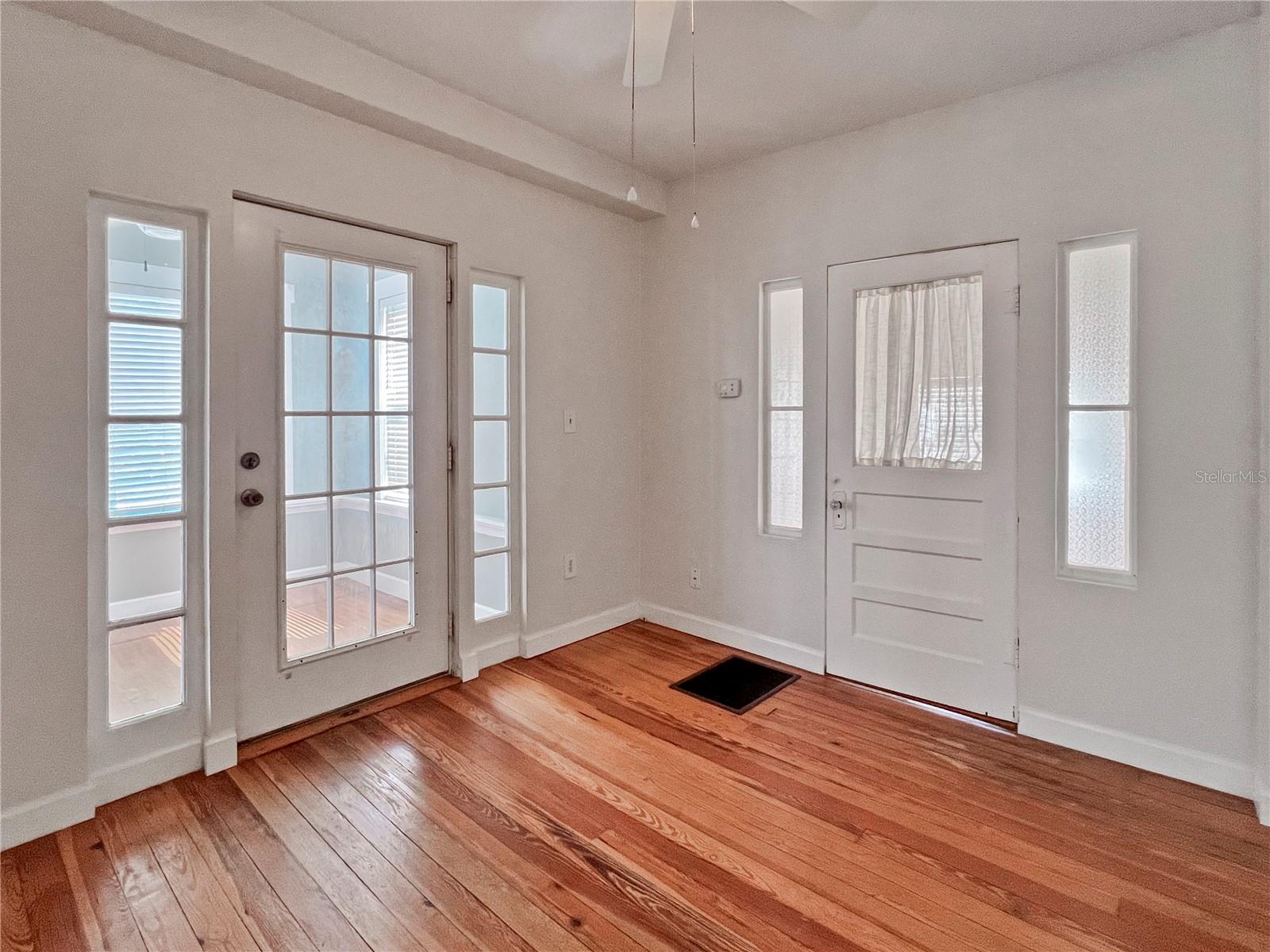 Image 52 of 84 For 1416 Rosslyn Drive