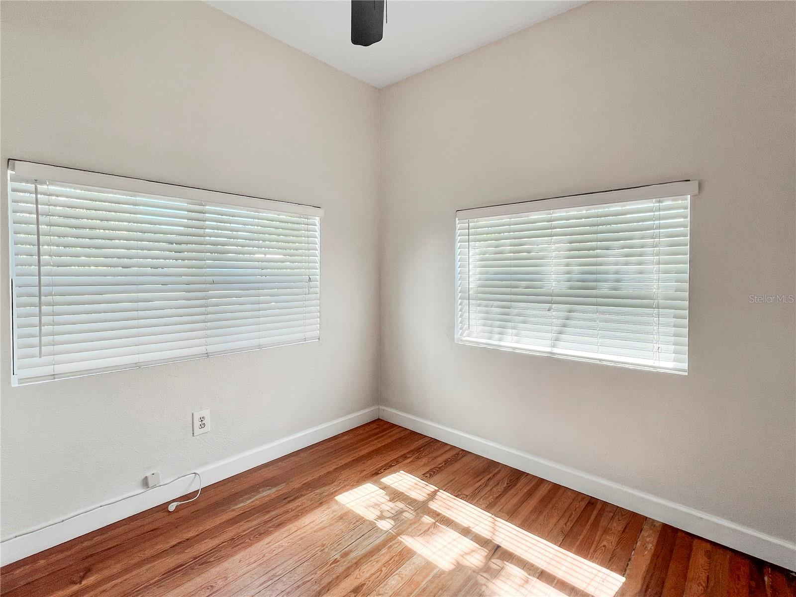 Image 54 of 84 For 1416 Rosslyn Drive