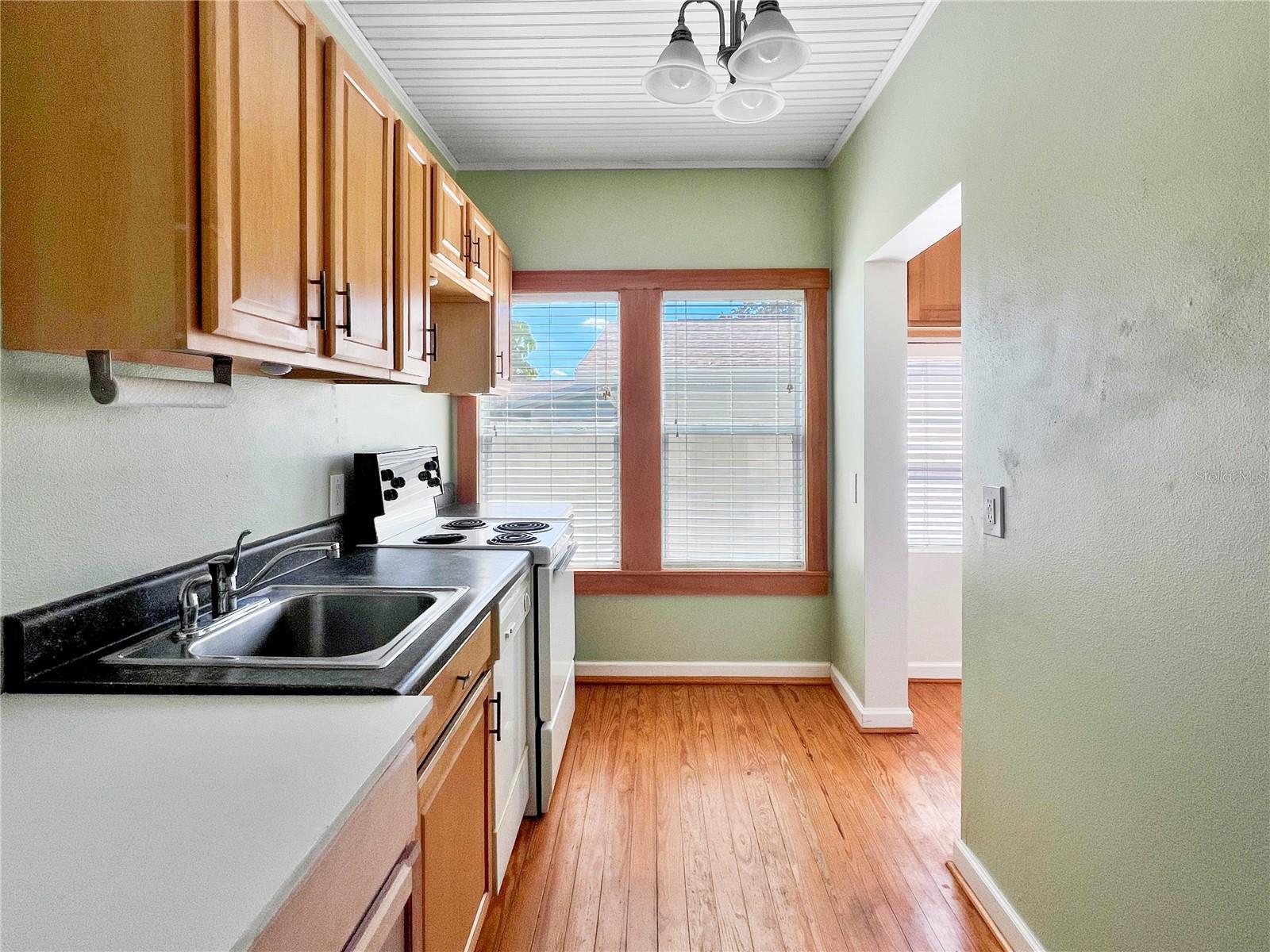 Image 56 of 84 For 1416 Rosslyn Drive