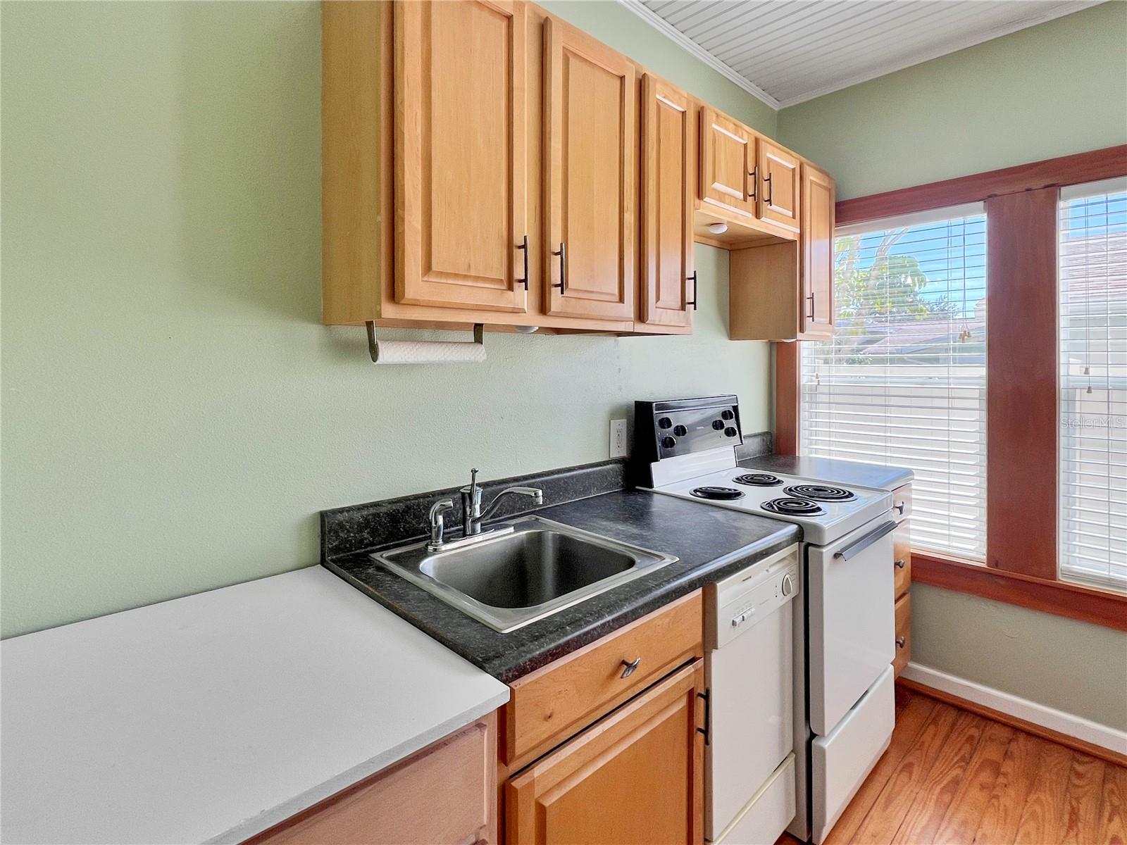 Image 57 of 84 For 1416 Rosslyn Drive