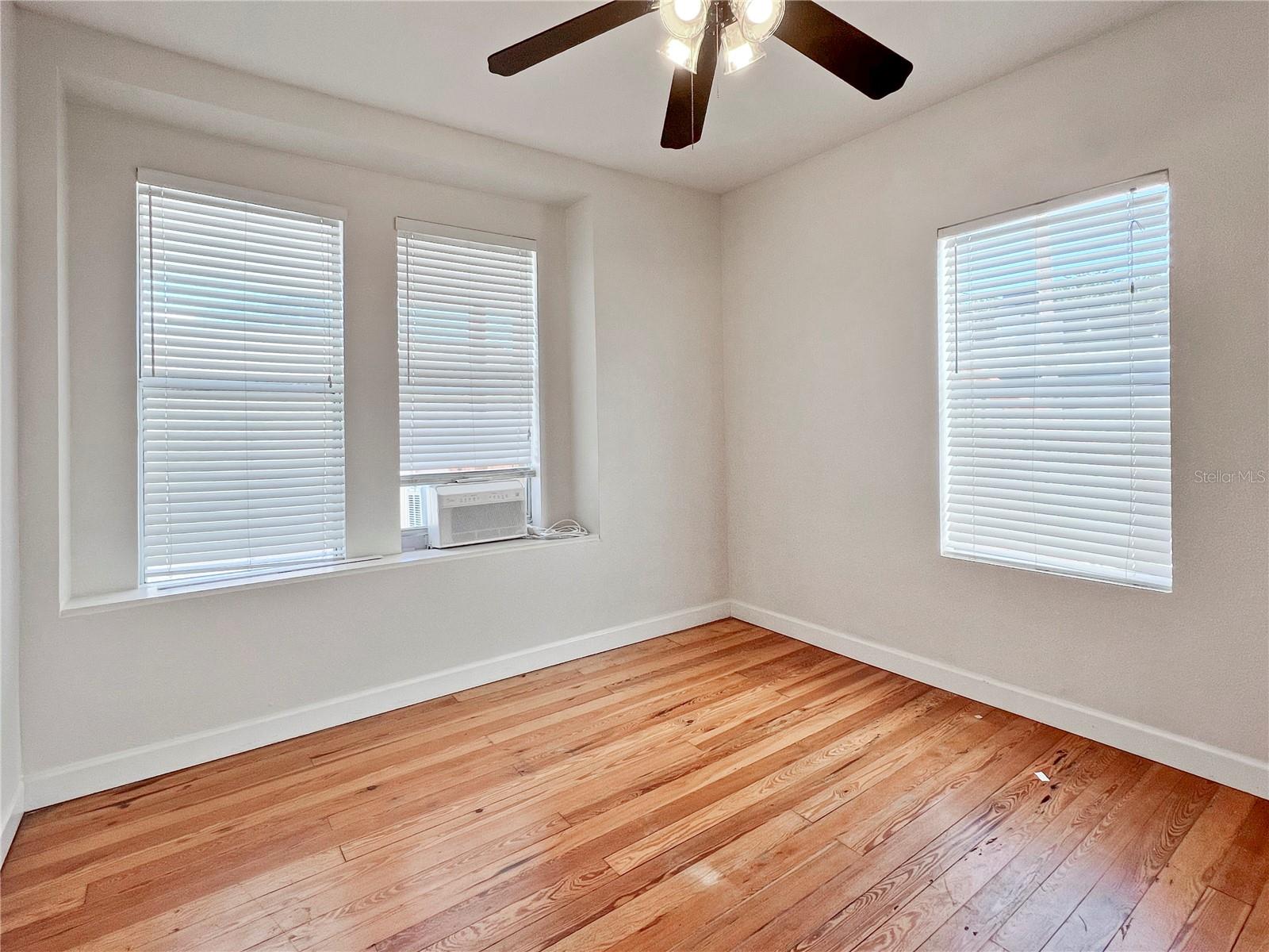 Image 59 of 84 For 1416 Rosslyn Drive