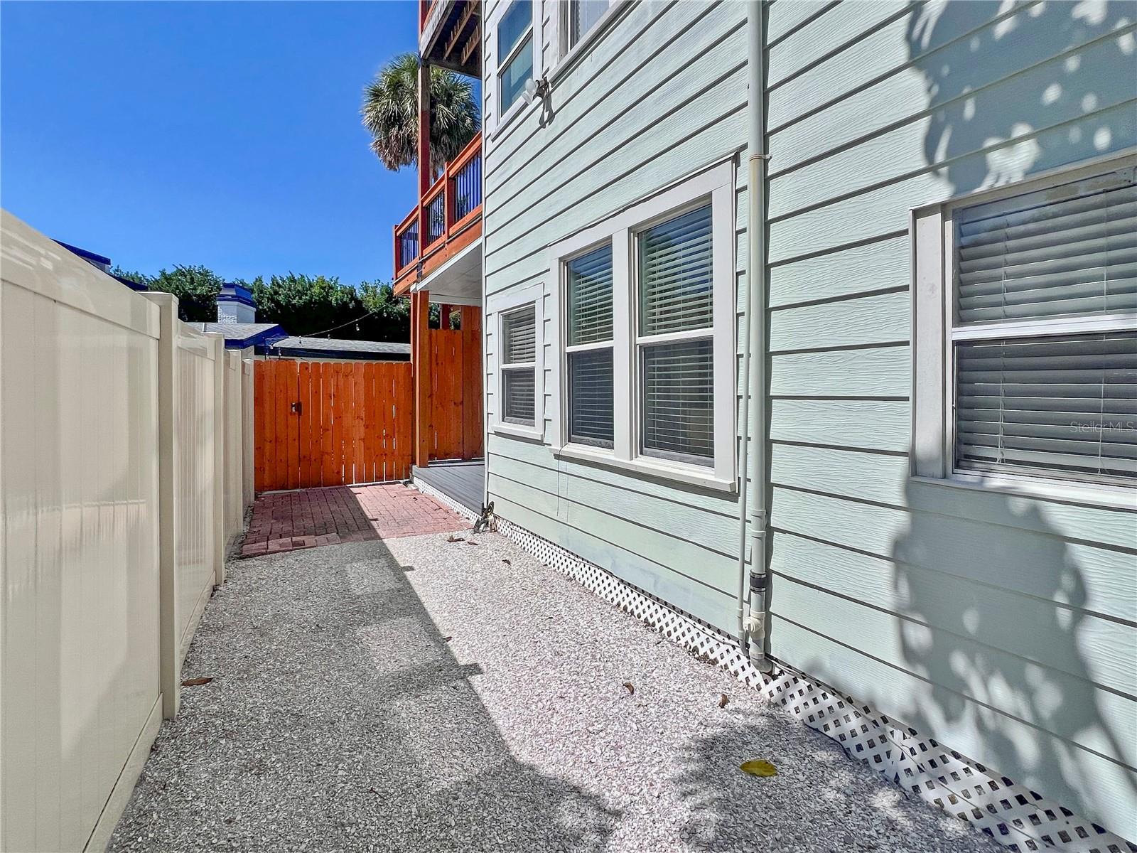 Image 63 of 84 For 1416 Rosslyn Drive