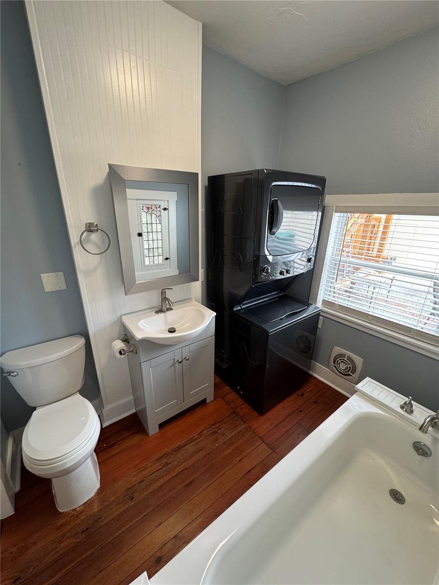 Image 77 of 84 For 1416 Rosslyn Drive