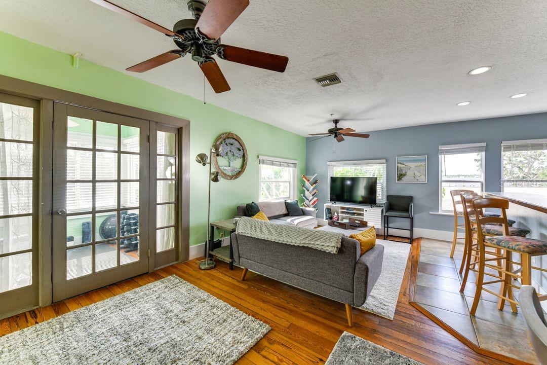 Image 8 of 84 For 1416 Rosslyn Drive