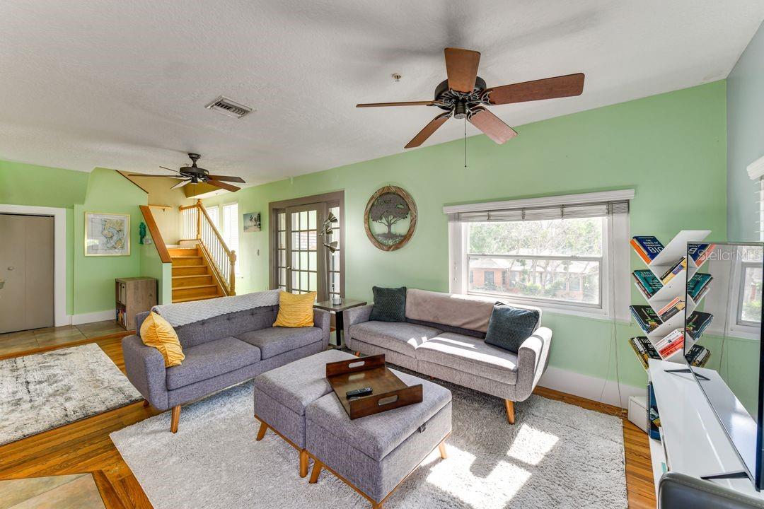 Image 9 of 84 For 1416 Rosslyn Drive