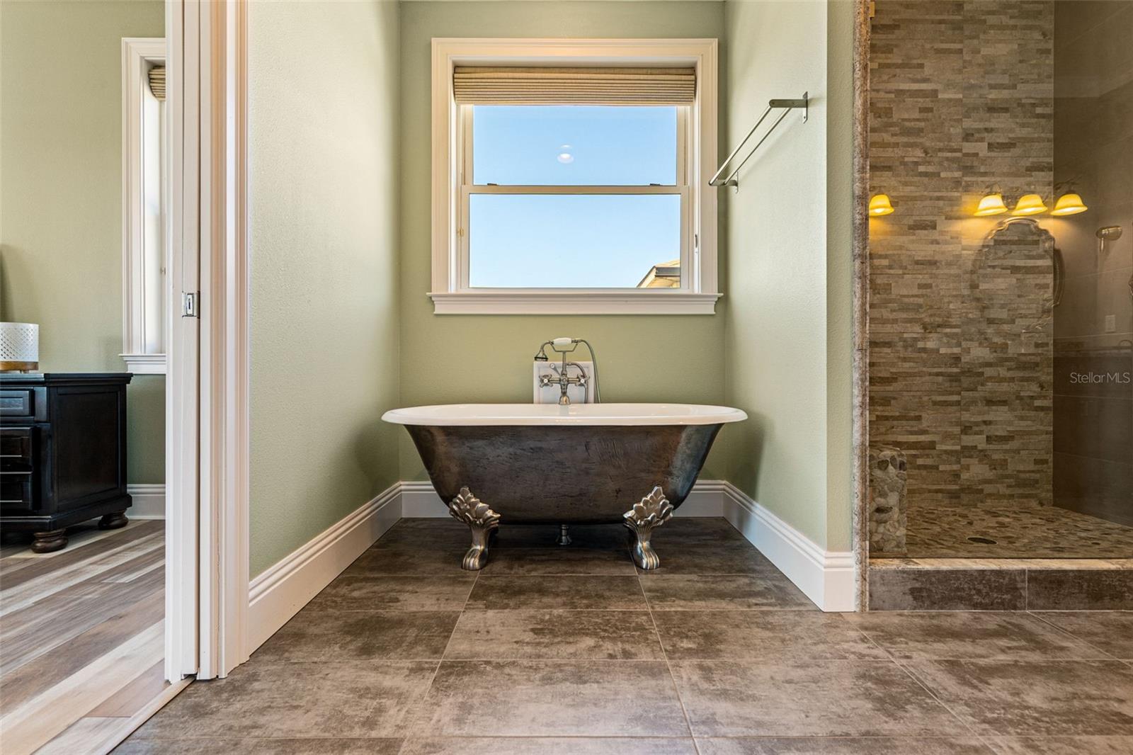 Image 37 of 51 For 3542 Bimini Street