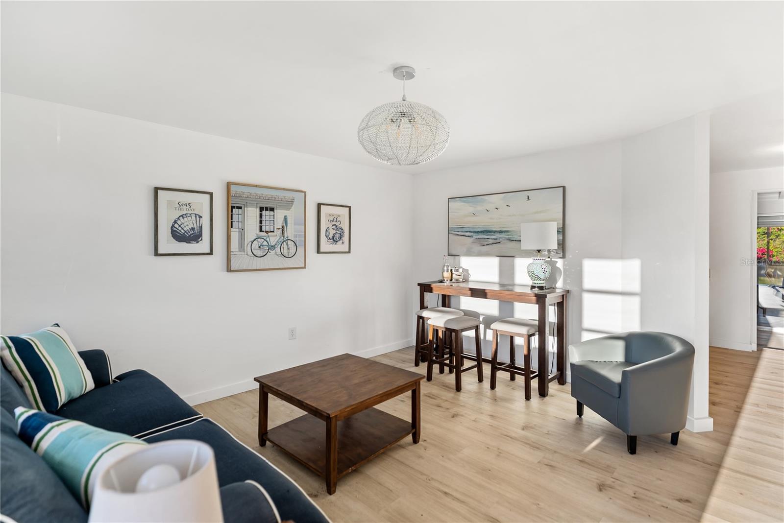 Image 19 of 47 For 466 Sunnyside Drive