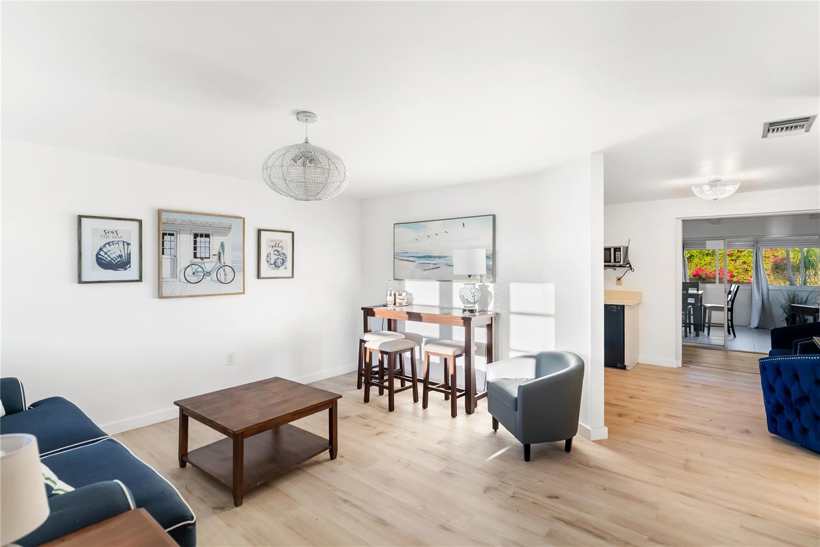 Image 20 of 47 For 466 Sunnyside Drive